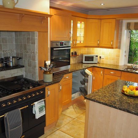 Hectors House Comfortable 4 Bed House In Mature Gardens Yelverton Ngoại thất bức ảnh