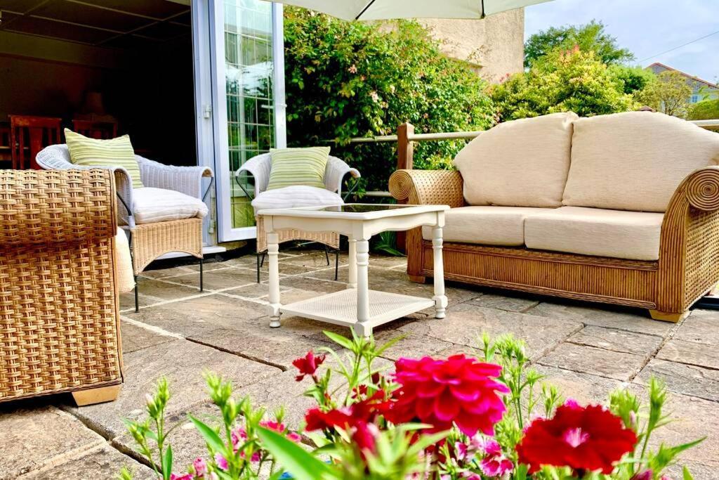Hectors House Comfortable 4 Bed House In Mature Gardens Yelverton Ngoại thất bức ảnh