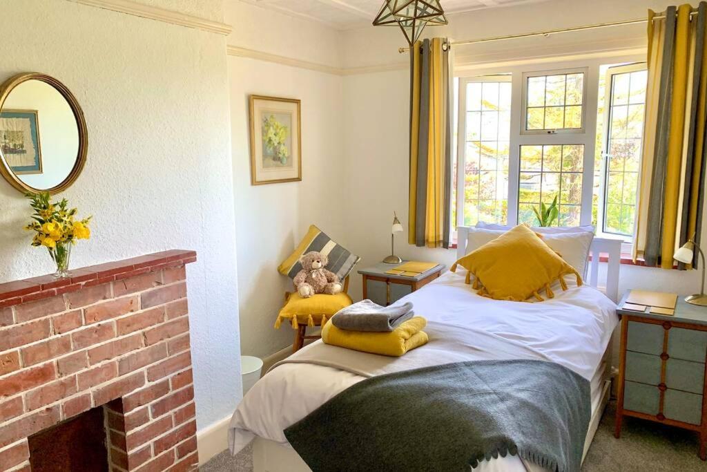 Hectors House Comfortable 4 Bed House In Mature Gardens Yelverton Ngoại thất bức ảnh