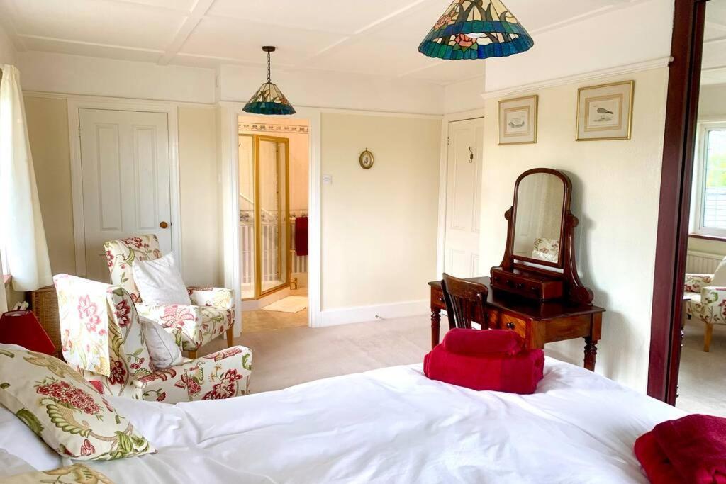 Hectors House Comfortable 4 Bed House In Mature Gardens Yelverton Ngoại thất bức ảnh