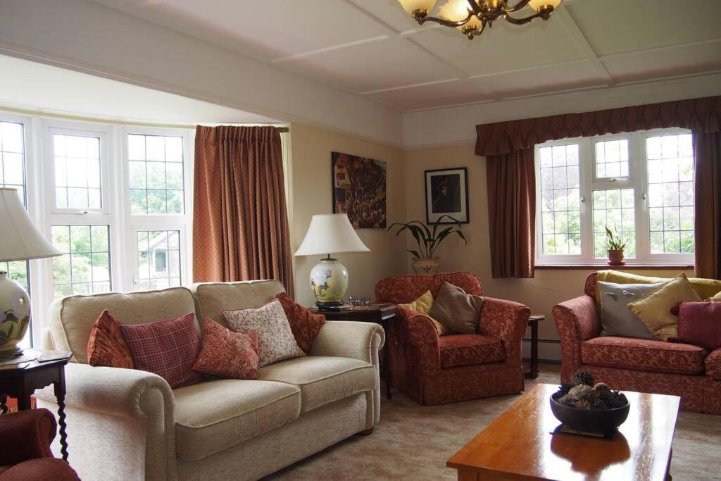 Hectors House Comfortable 4 Bed House In Mature Gardens Yelverton Ngoại thất bức ảnh
