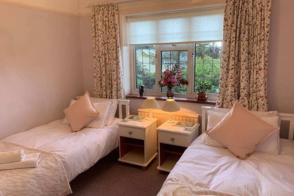 Hectors House Comfortable 4 Bed House In Mature Gardens Yelverton Ngoại thất bức ảnh