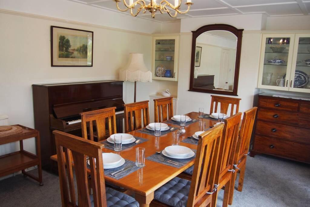 Hectors House Comfortable 4 Bed House In Mature Gardens Yelverton Ngoại thất bức ảnh