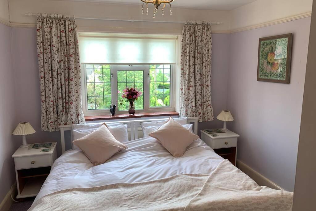 Hectors House Comfortable 4 Bed House In Mature Gardens Yelverton Ngoại thất bức ảnh