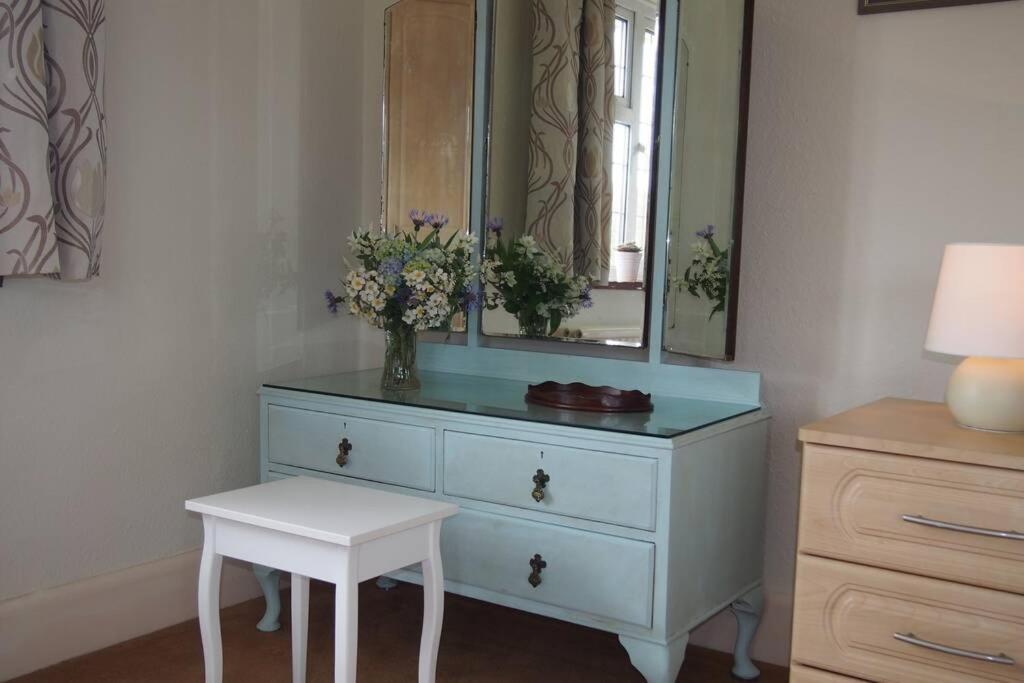 Hectors House Comfortable 4 Bed House In Mature Gardens Yelverton Ngoại thất bức ảnh