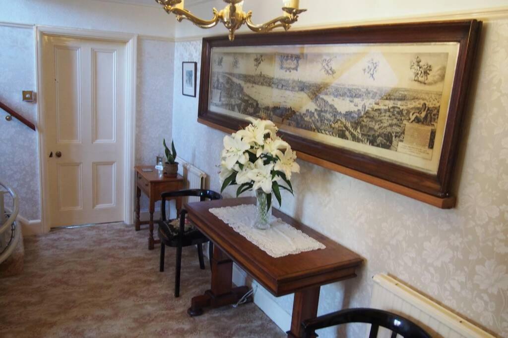 Hectors House Comfortable 4 Bed House In Mature Gardens Yelverton Ngoại thất bức ảnh