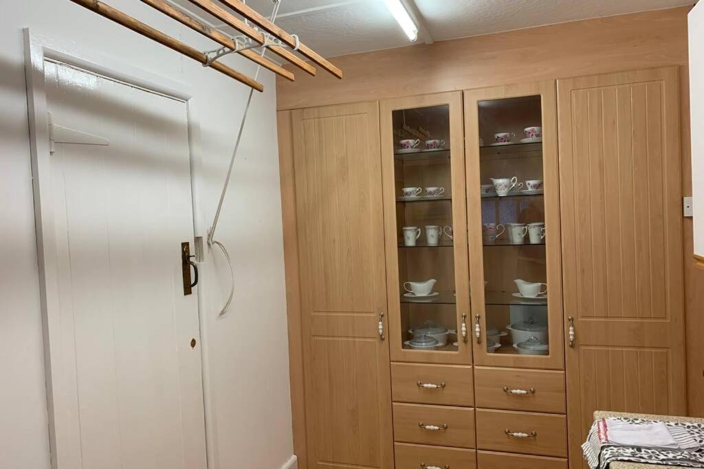Hectors House Comfortable 4 Bed House In Mature Gardens Yelverton Ngoại thất bức ảnh