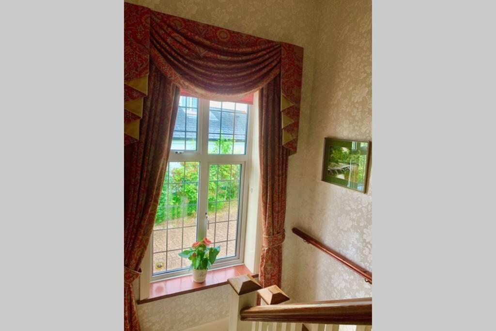 Hectors House Comfortable 4 Bed House In Mature Gardens Yelverton Ngoại thất bức ảnh