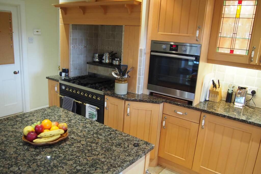 Hectors House Comfortable 4 Bed House In Mature Gardens Yelverton Ngoại thất bức ảnh